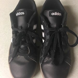 Adidas youth tennis shoes boys size 5